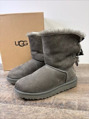 UGG Bailey Bow II Gray Sheepskin Boots Women’s Size 6 With Box
